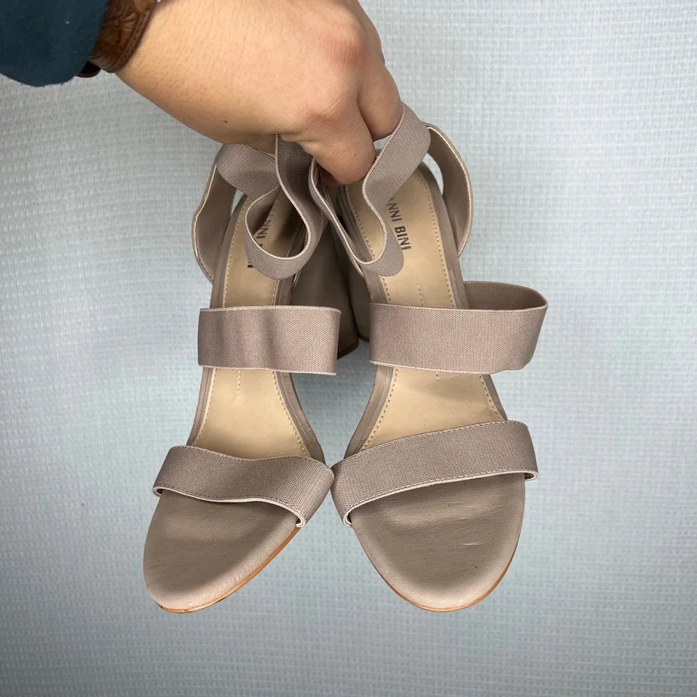 Gianni Bini Womens Heels Elastic Straps Block Heel Sandals‎ Size 9M Taupe